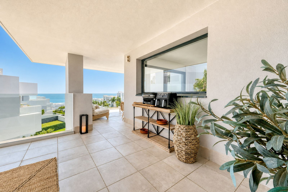 3 Bed Apartment for sale in La Duquesa Costa Del Sol, Málaga, Spain