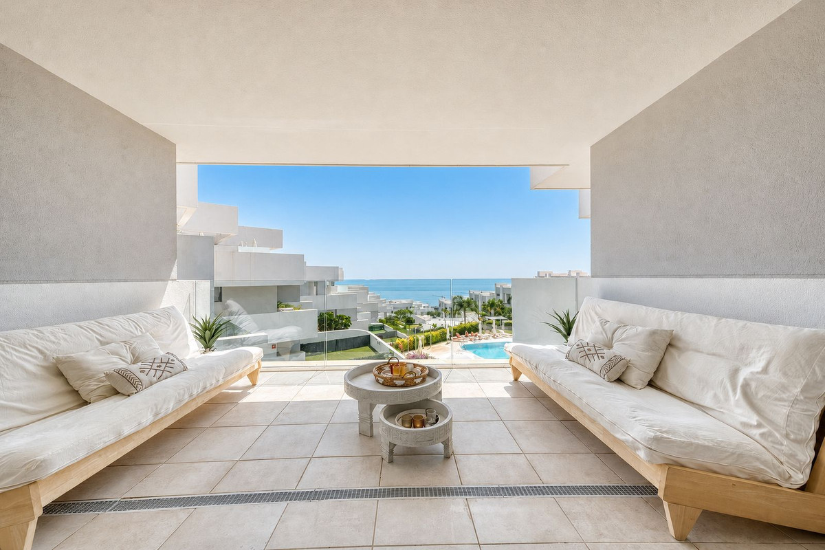 3 Bed Apartment for sale in La Duquesa Costa Del Sol, Málaga, Spain