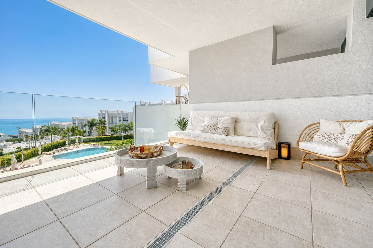 3 Bed Apartment for sale in La Duquesa Costa Del Sol, Málaga, Spain