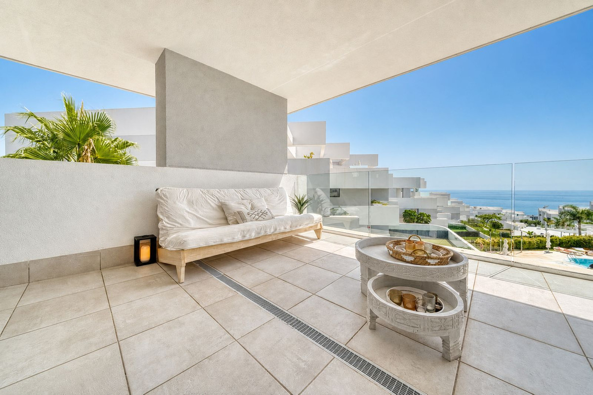 3 Bed Apartment for sale in La Duquesa Costa Del Sol, Málaga, Spain