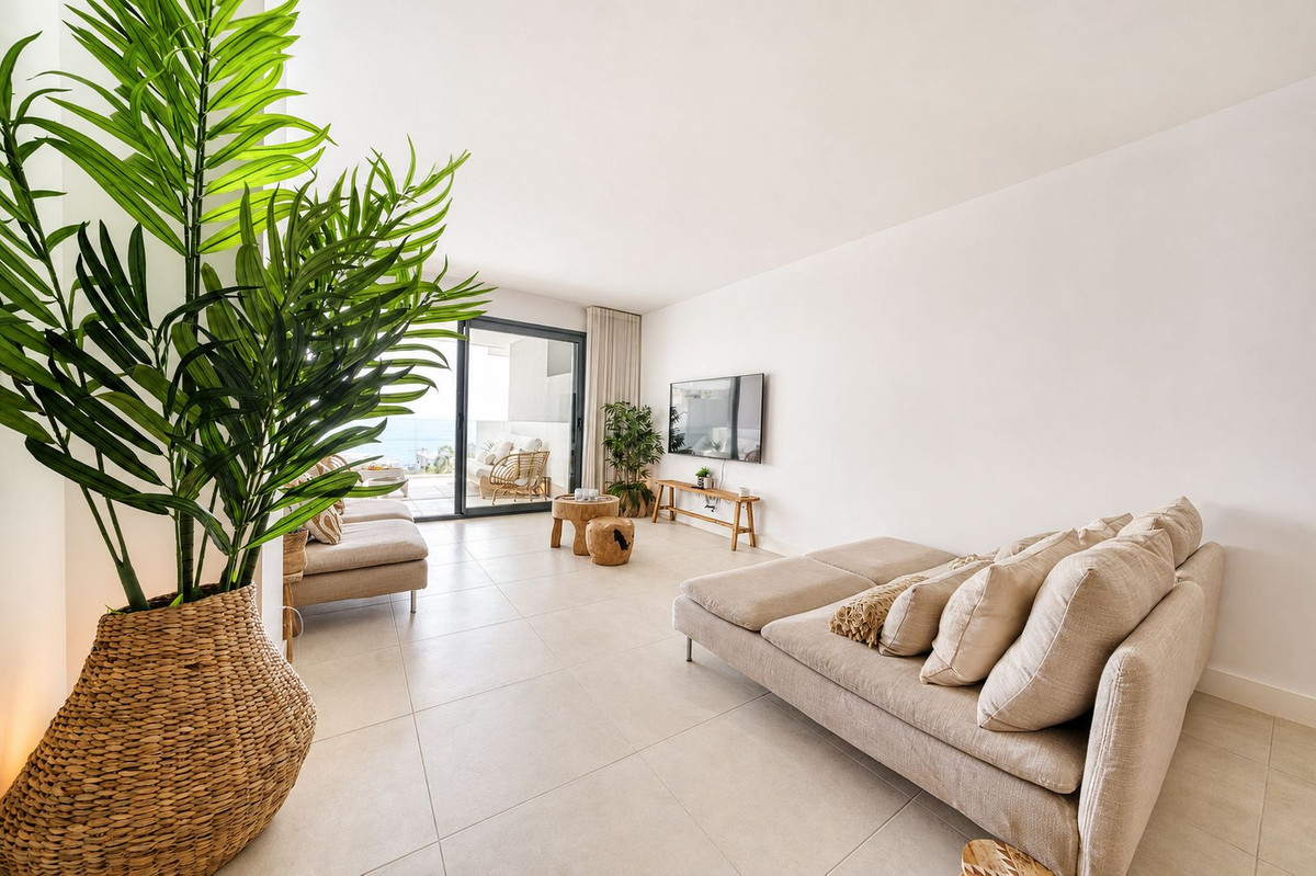 3 Bed Apartment for sale in La Duquesa Costa Del Sol, Málaga, Spain