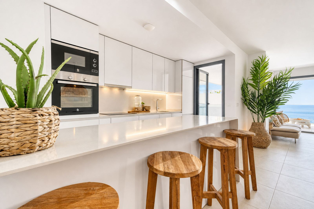 3 Bed Apartment for sale in La Duquesa Costa Del Sol, Málaga, Spain