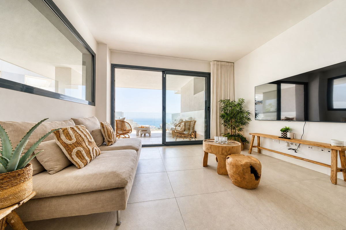3 Bed Apartment for sale in La Duquesa Costa Del Sol, Málaga, Spain