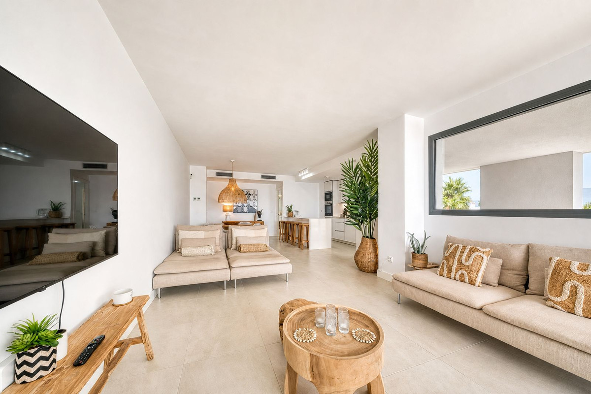 3 Bed Apartment for sale in La Duquesa Costa Del Sol, Málaga, Spain