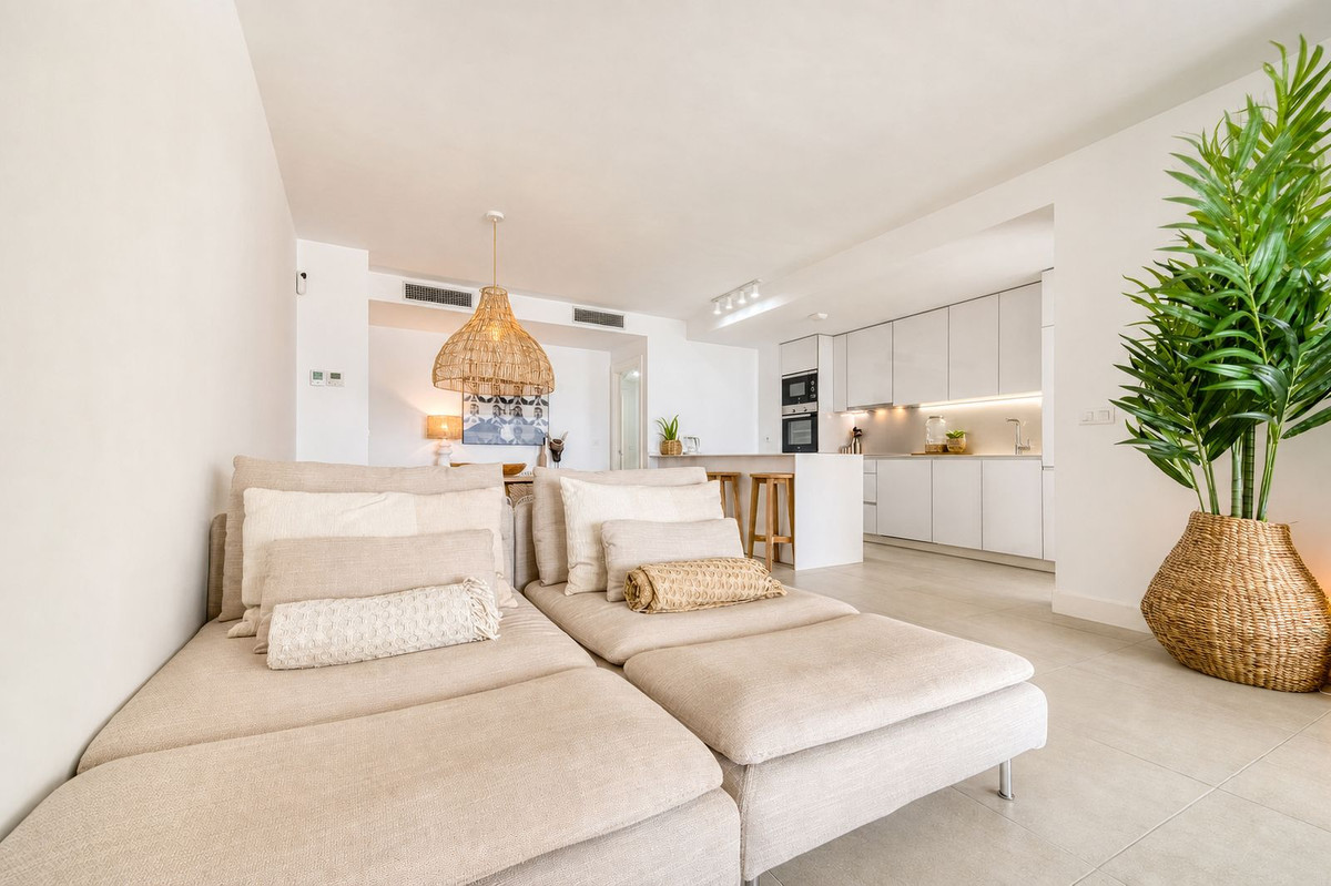 3 Bed Apartment for sale in La Duquesa Costa Del Sol, Málaga, Spain