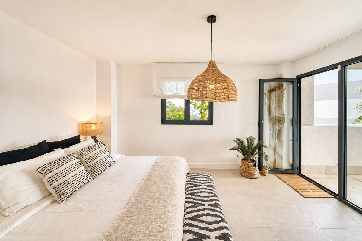 3 Bed Apartment for sale in La Duquesa Costa Del Sol, Málaga, Spain