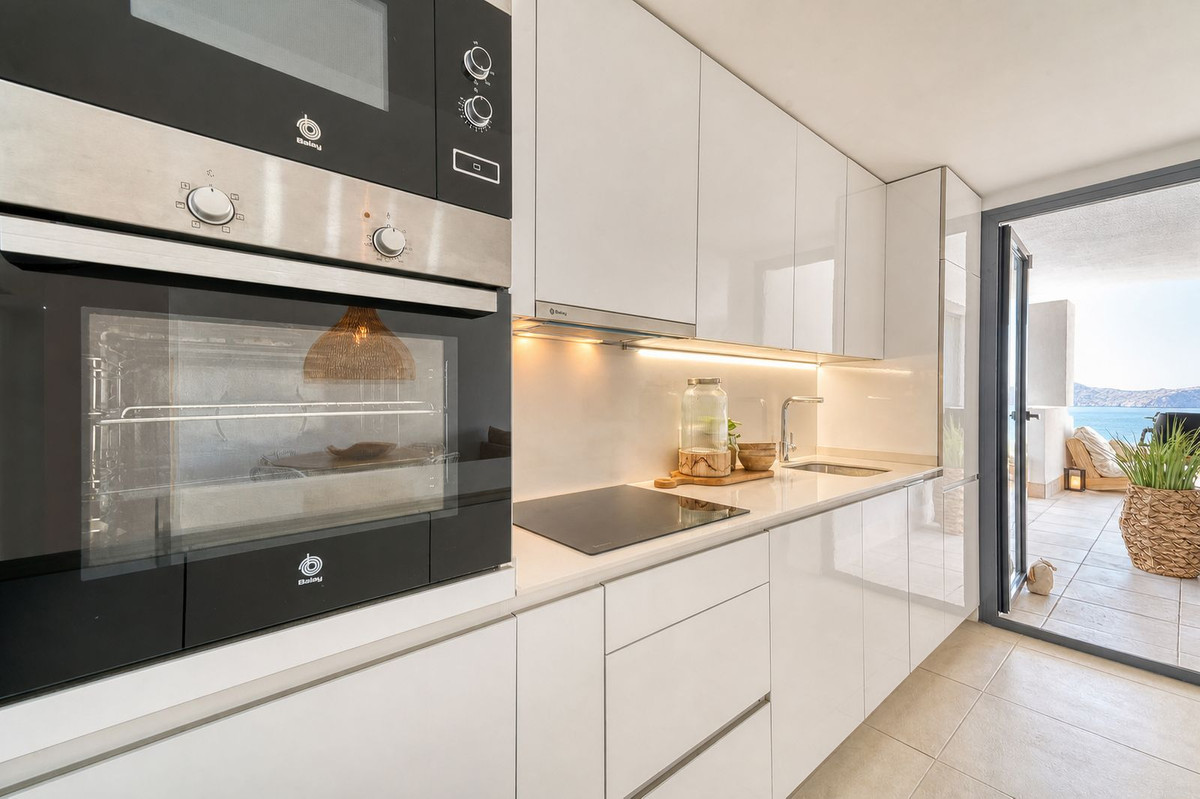 3 Bed Apartment for sale in La Duquesa Costa Del Sol, Málaga, Spain