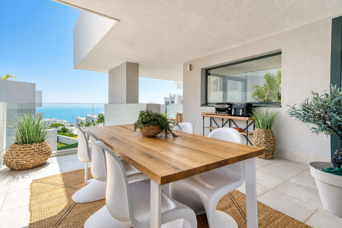 3 Bed Apartment for sale in La Duquesa Costa Del Sol, Málaga, Spain