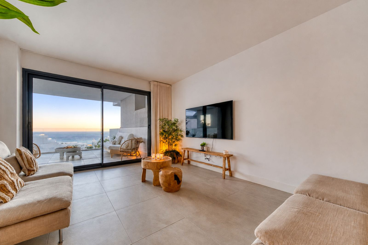 3 Bed Apartment for sale in La Duquesa Costa Del Sol, Málaga, Spain