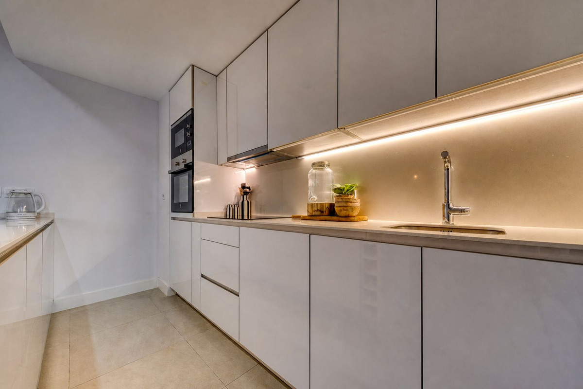 3 Bed Apartment for sale in La Duquesa Costa Del Sol, Málaga, Spain