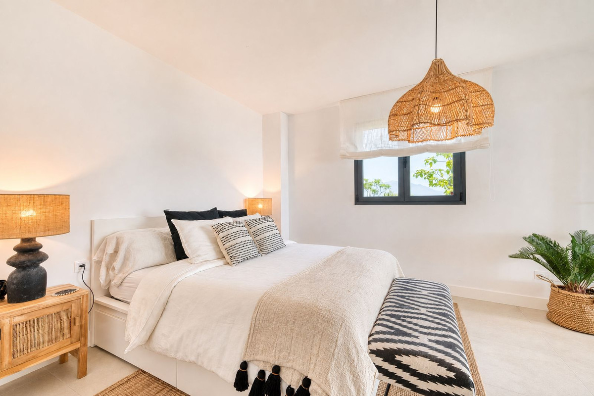 3 Bed Apartment for sale in La Duquesa Costa Del Sol, Málaga, Spain