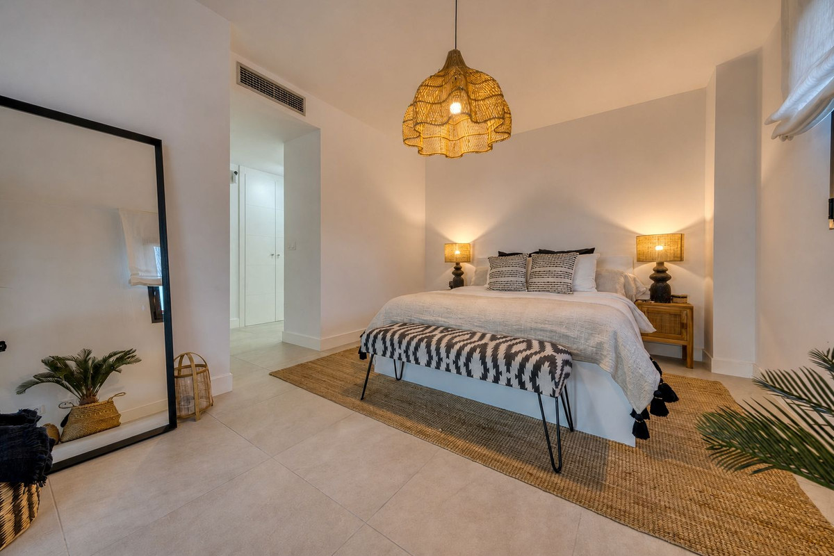 3 Bed Apartment for sale in La Duquesa Costa Del Sol, Málaga, Spain