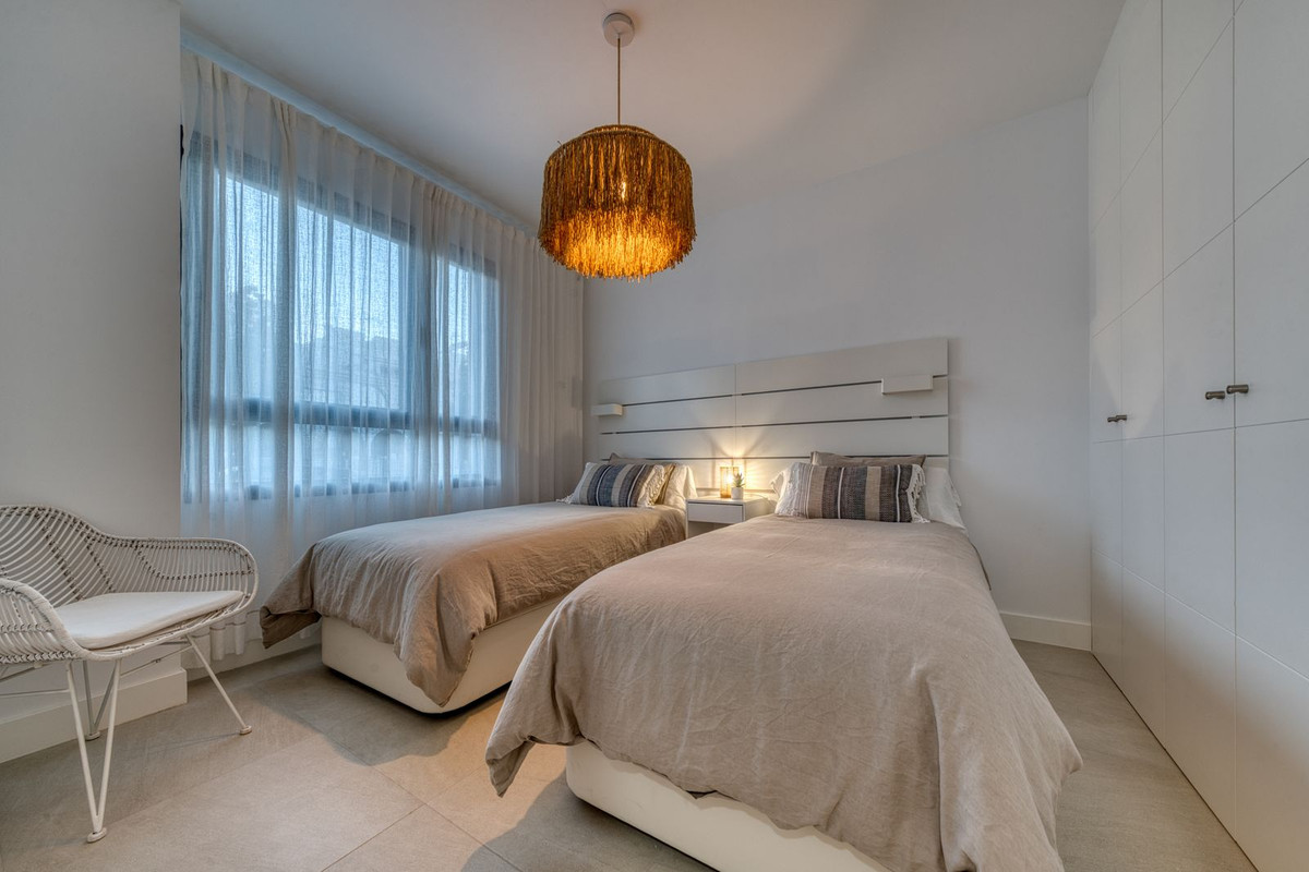 3 Bed Apartment for sale in La Duquesa Costa Del Sol, Málaga, Spain