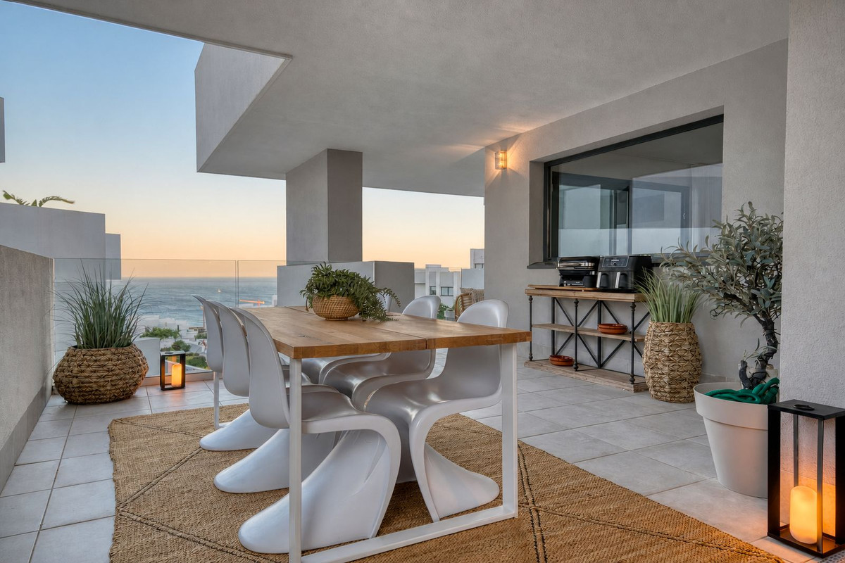 3 Bed Apartment for sale in La Duquesa Costa Del Sol, Málaga, Spain