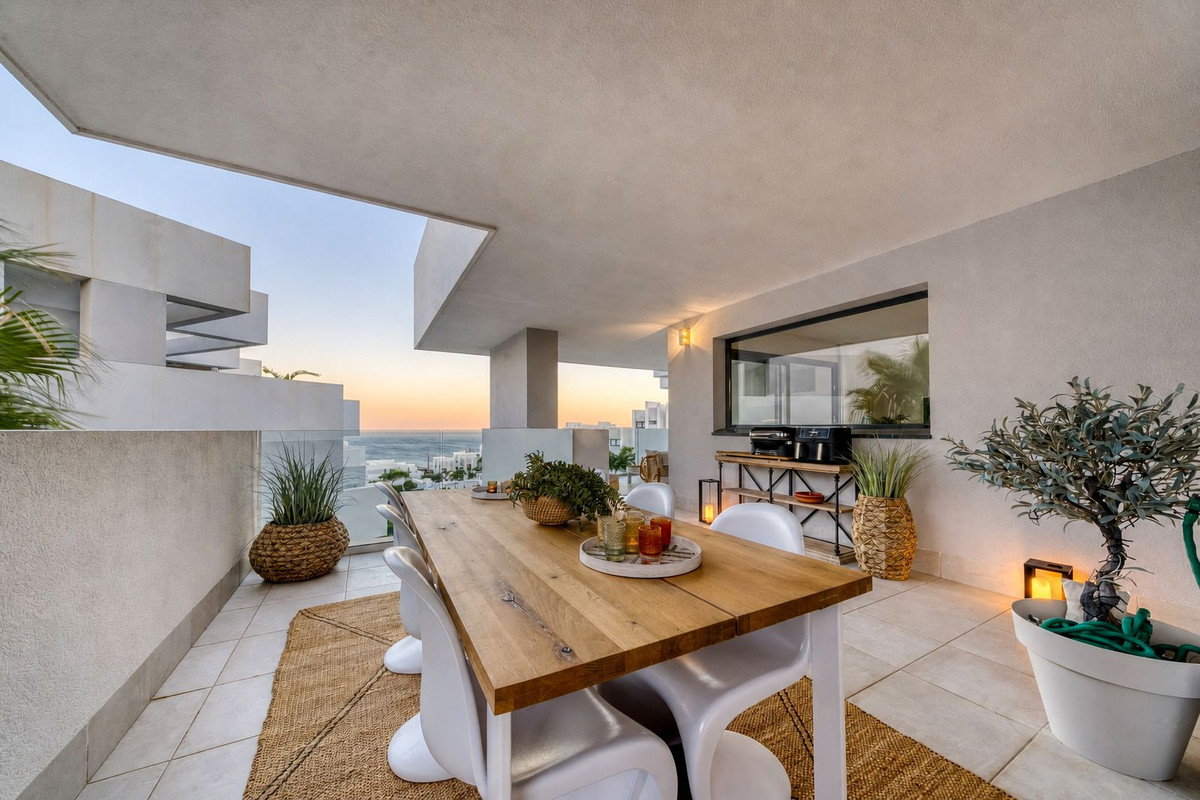 3 Bed Apartment for sale in La Duquesa Costa Del Sol, Málaga, Spain