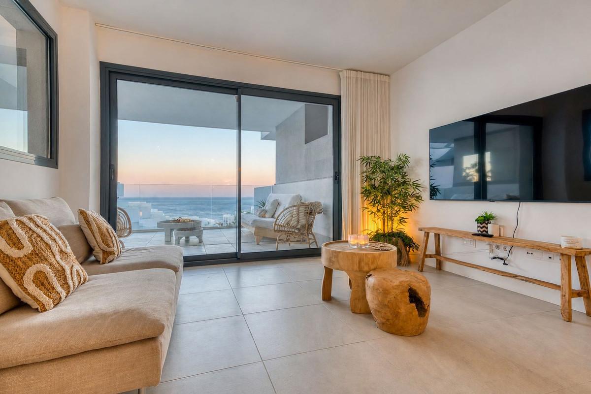 3 Bed Apartment for sale in La Duquesa Costa Del Sol, Málaga, Spain