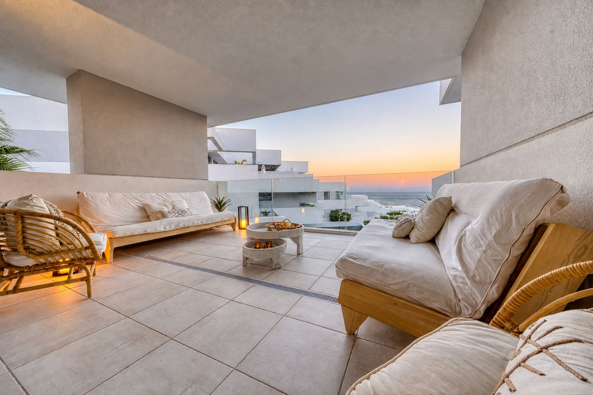 3 Bed Apartment for sale in La Duquesa Costa Del Sol, Málaga, Spain