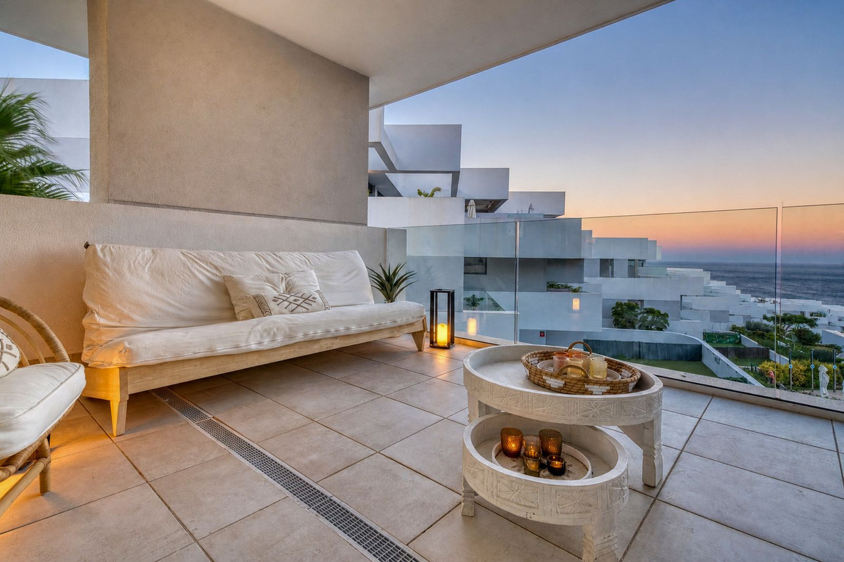 3 Bed Apartment for sale in La Duquesa Costa Del Sol, Málaga, Spain