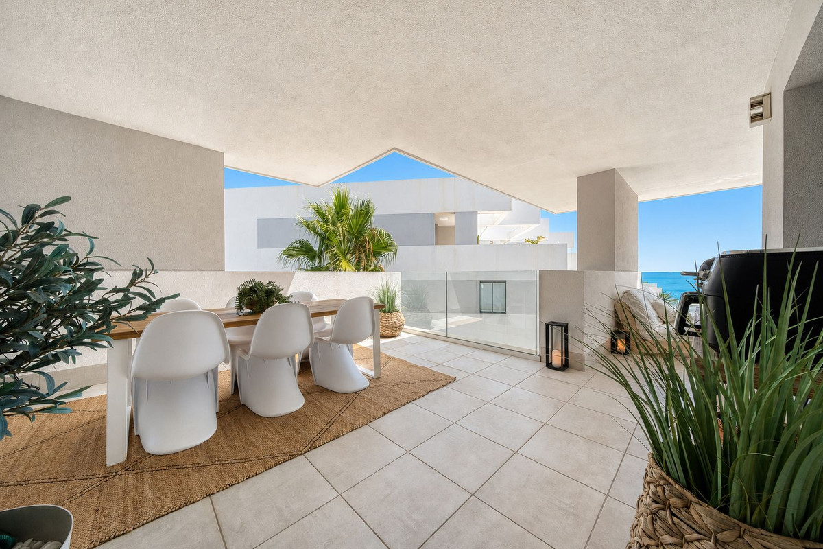 3 Bed Apartment for sale in La Duquesa Costa Del Sol, Málaga, Spain