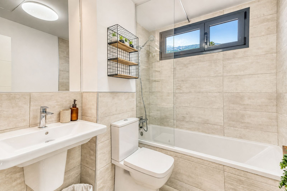 3 Bed Apartment for sale in La Duquesa Costa Del Sol, Málaga, Spain