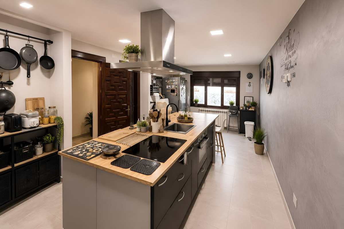 5 Bed Townhouse for sale in Málaga Costa Del Sol, Málaga, Spain