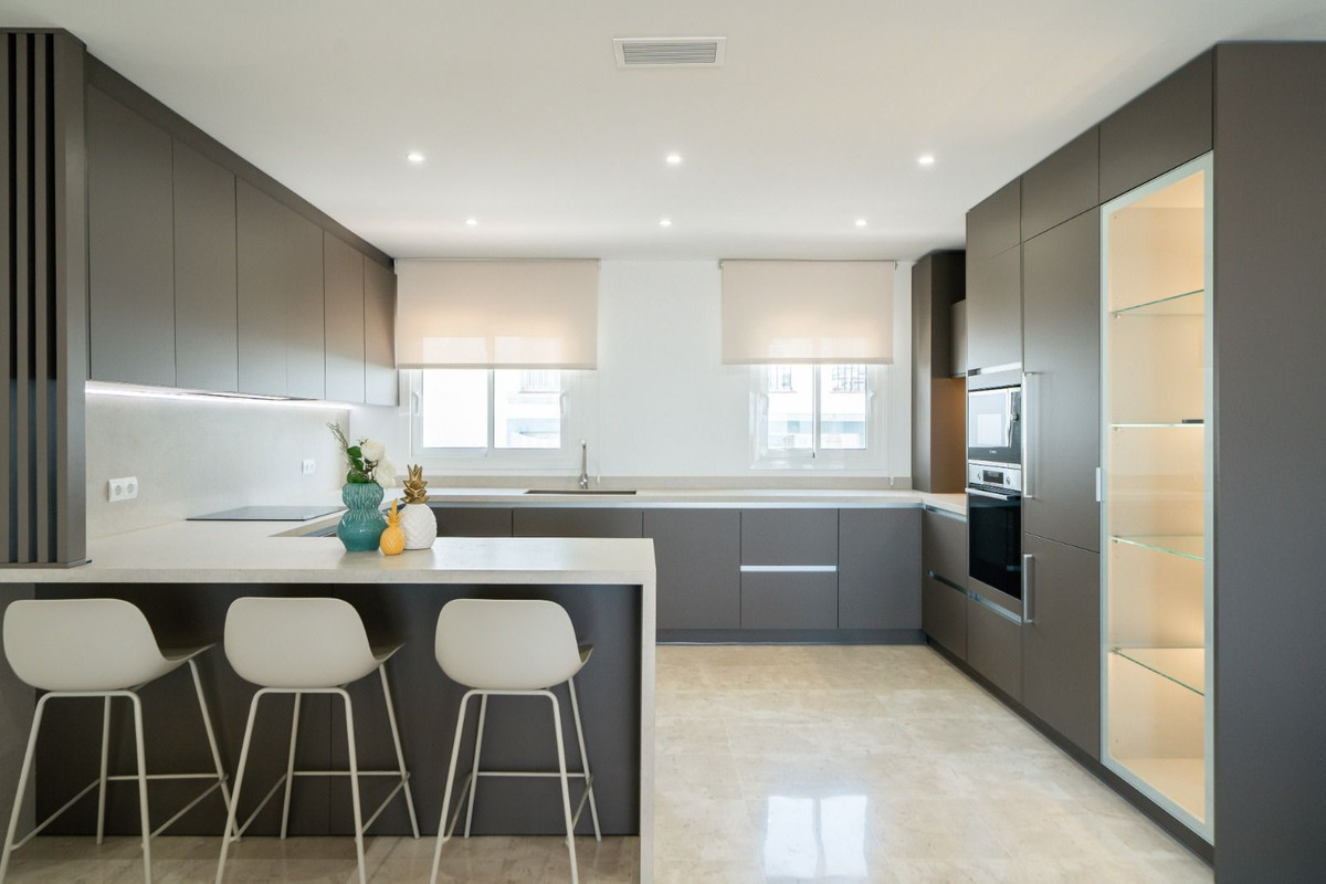 2 Bed Apartment for sale in Benahavís Costa Del Sol, Málaga, Spain