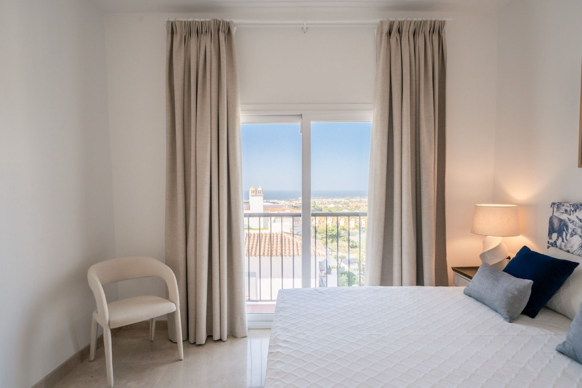 2 Bed Apartment for sale in Benahavís Costa Del Sol, Málaga, Spain
