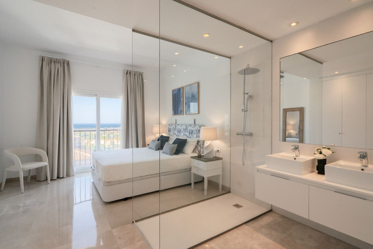 2 Bed Apartment for sale in Benahavís Costa Del Sol, Málaga, Spain