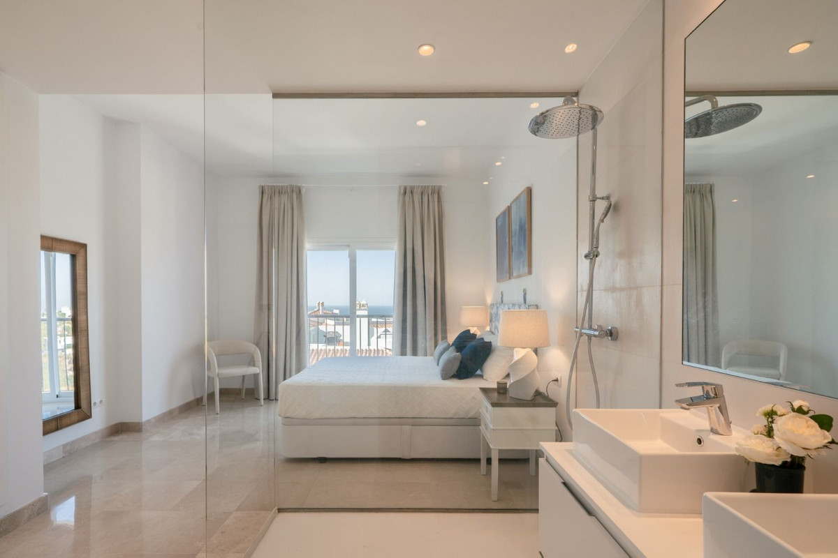 2 Bed Apartment for sale in Benahavís Costa Del Sol, Málaga, Spain