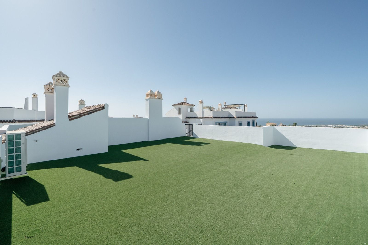 2 Bed Apartment for sale in Benahavís Costa Del Sol, Málaga, Spain