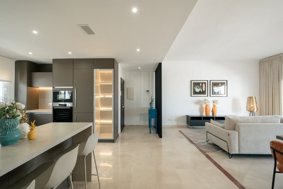 2 Bed Apartment for sale in Benahavís Costa Del Sol, Málaga, Spain