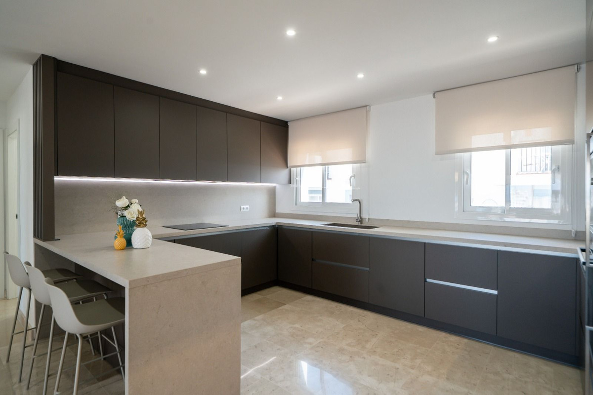2 Bed Apartment for sale in Benahavís Costa Del Sol, Málaga, Spain