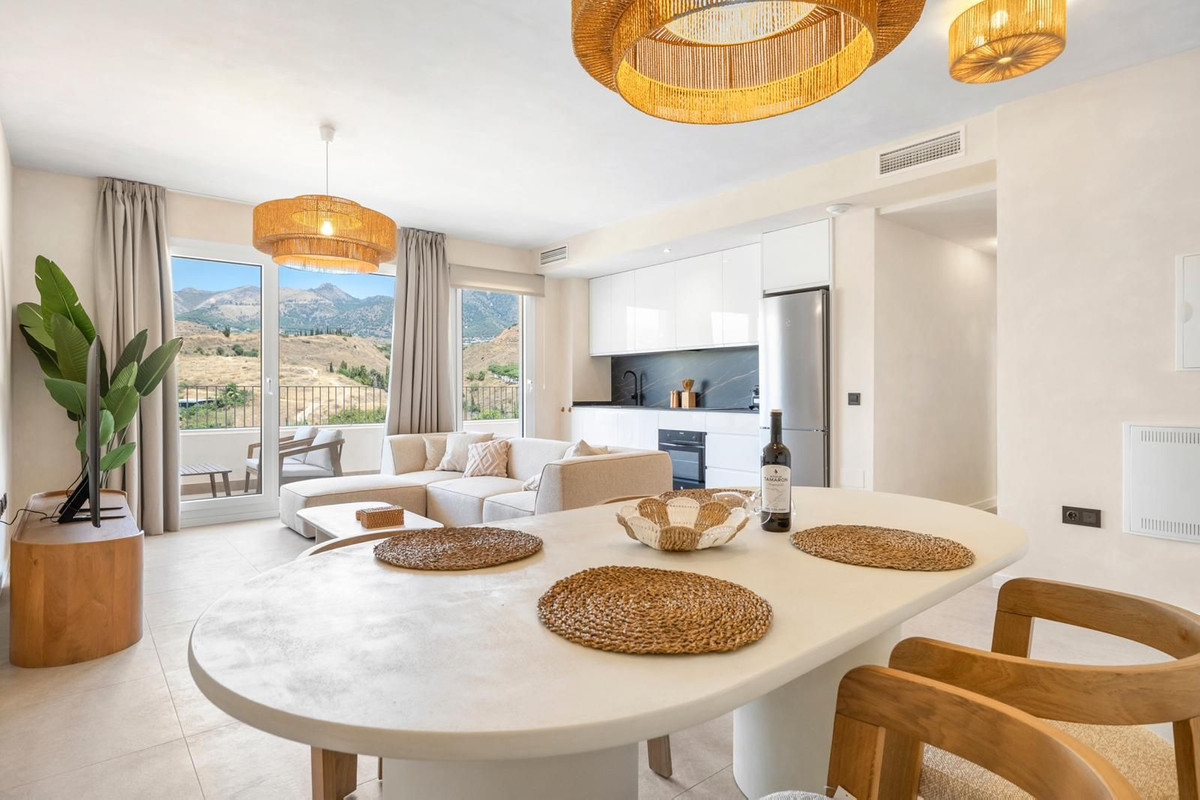 2 Bed Apartment for sale in Los Pacos Costa Del Sol, Málaga, Spain