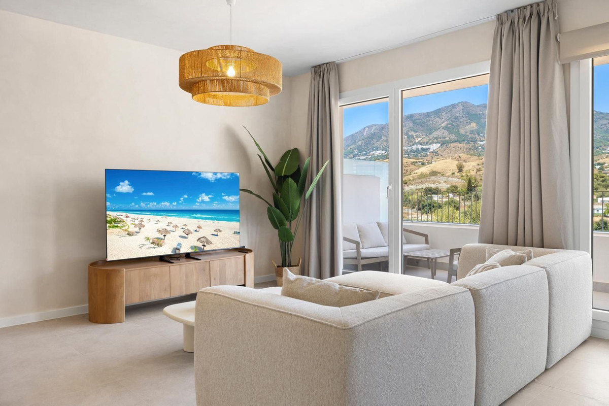2 Bed Apartment for sale in Los Pacos Costa Del Sol, Málaga, Spain