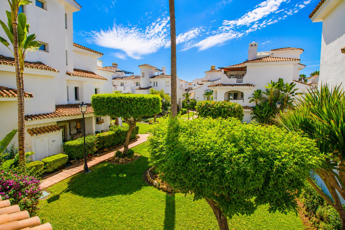 2 Bed Apartment for sale in Nueva Andalucía Costa Del Sol, Málaga, Spain