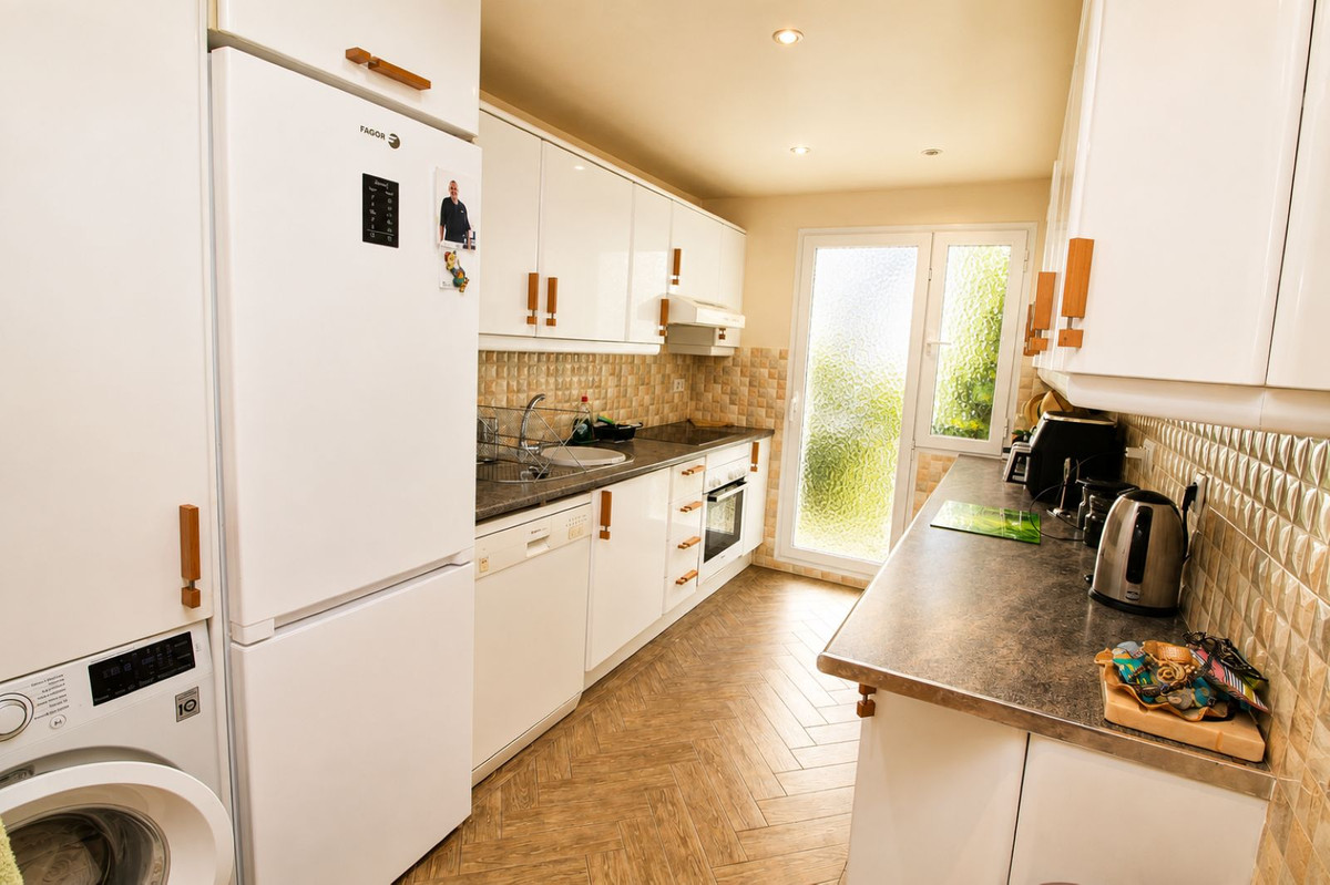 2 Bed Apartment for sale in Nueva Andalucía Costa Del Sol, Málaga, Spain