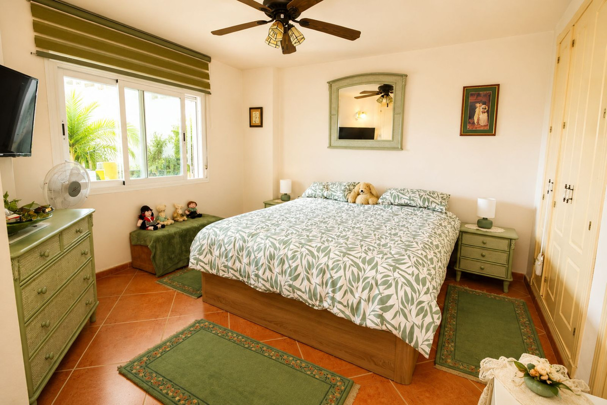 2 Bed Apartment for sale in Nueva Andalucía Costa Del Sol, Málaga, Spain