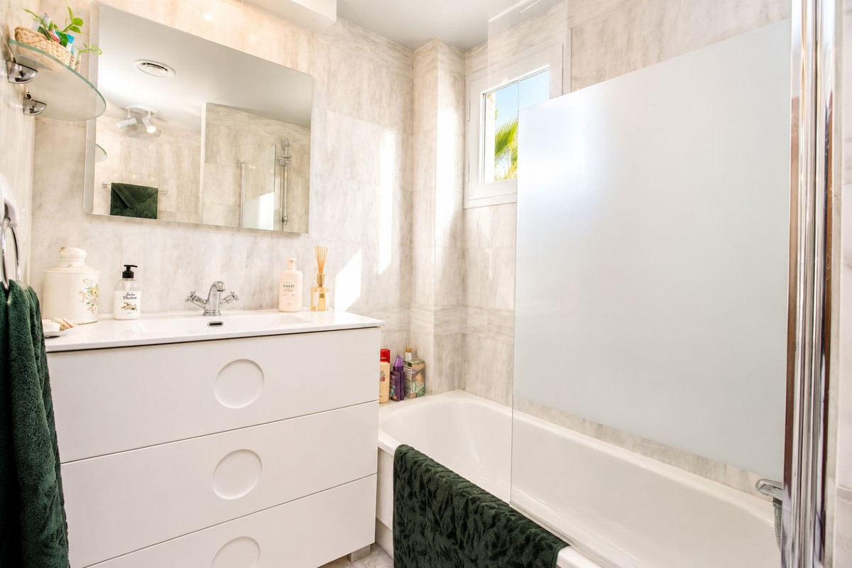 2 Bed Apartment for sale in Nueva Andalucía Costa Del Sol, Málaga, Spain