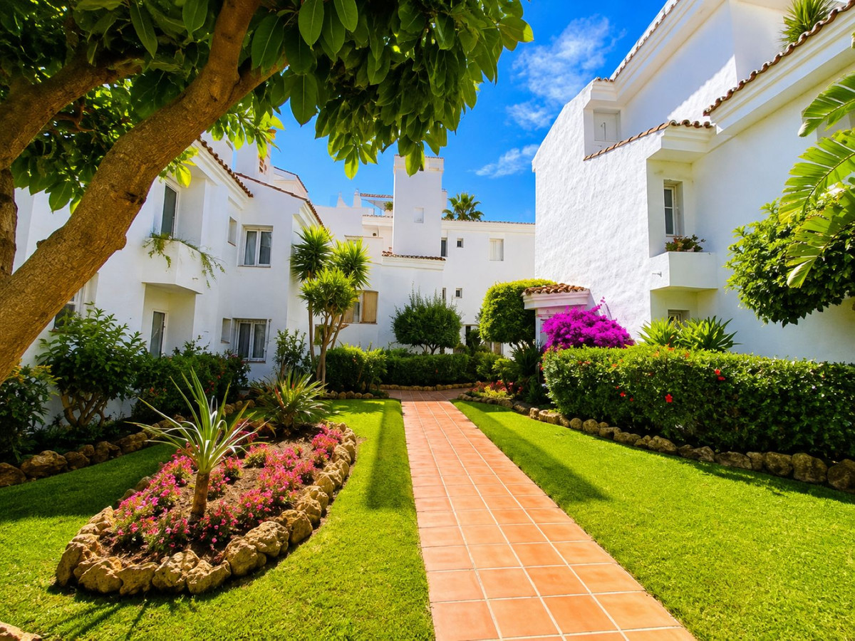 2 Bed Apartment for sale in Nueva Andalucía Costa Del Sol, Málaga, Spain