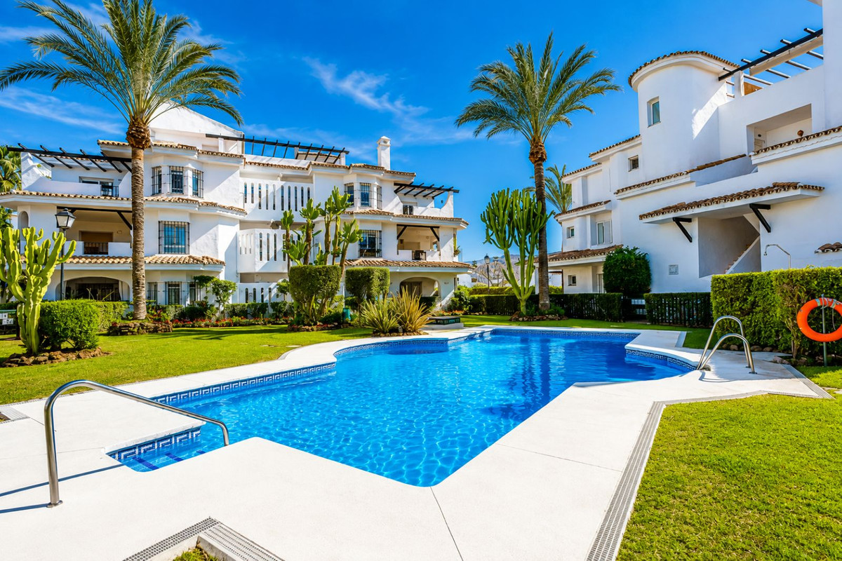 2 Bed Apartment for sale in Nueva Andalucía Costa Del Sol, Málaga, Spain