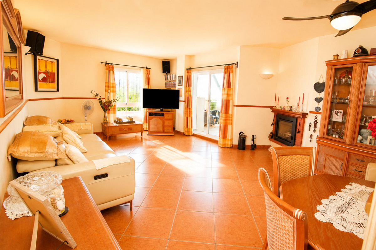 2 Bed Apartment for sale in Nueva Andalucía Costa Del Sol, Málaga, Spain