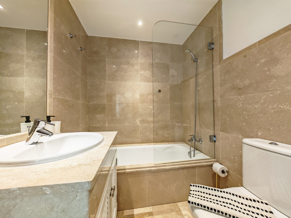 2 Bed Apartment for sale in La Mairena Costa Del Sol, Málaga, Spain