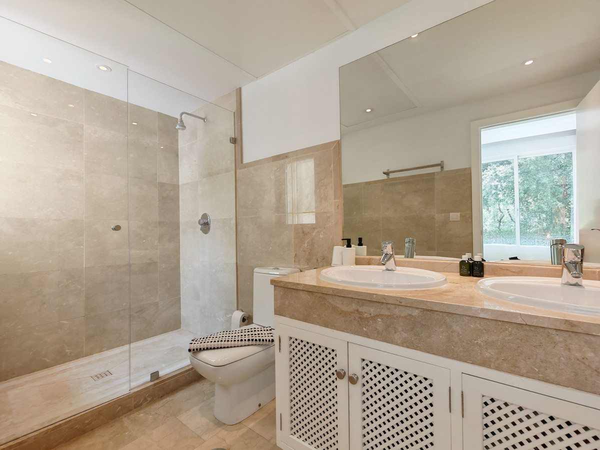 2 Bed Apartment for sale in La Mairena Costa Del Sol, Málaga, Spain