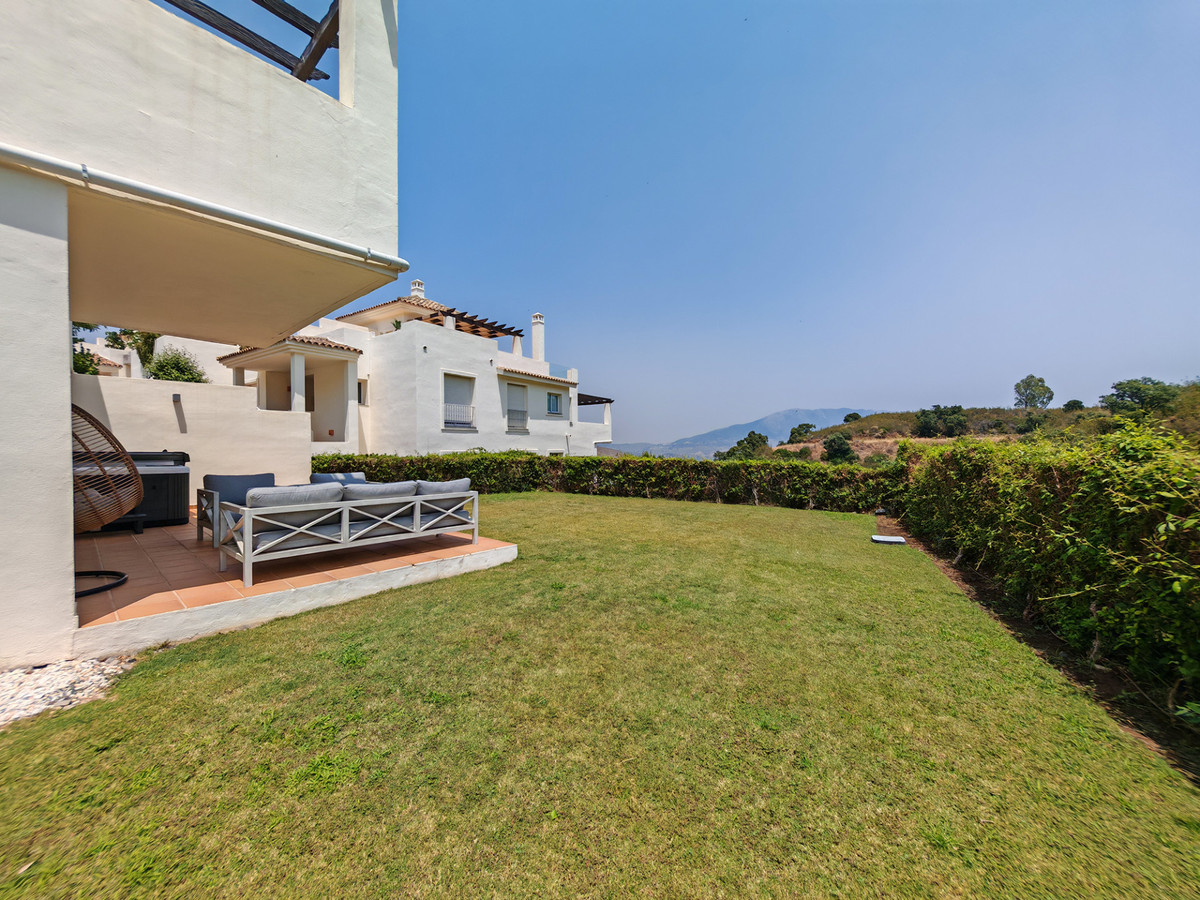 2 Bed Apartment for sale in La Mairena Costa Del Sol, Málaga, Spain