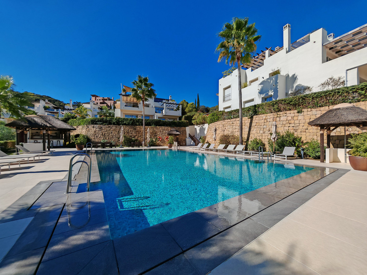 2 Bed Apartment for sale in La Mairena Costa Del Sol, Málaga, Spain