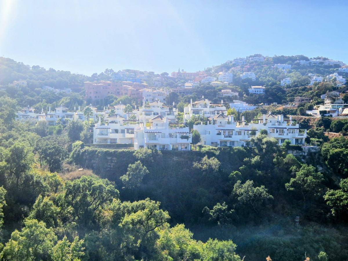 2 Bed Apartment for sale in La Mairena Costa Del Sol, Málaga, Spain