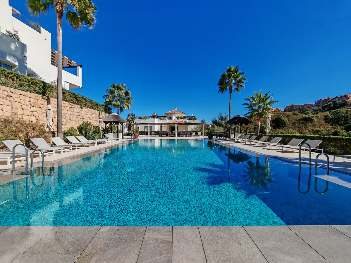 2 Bed Apartment for sale in La Mairena Costa Del Sol, Málaga, Spain