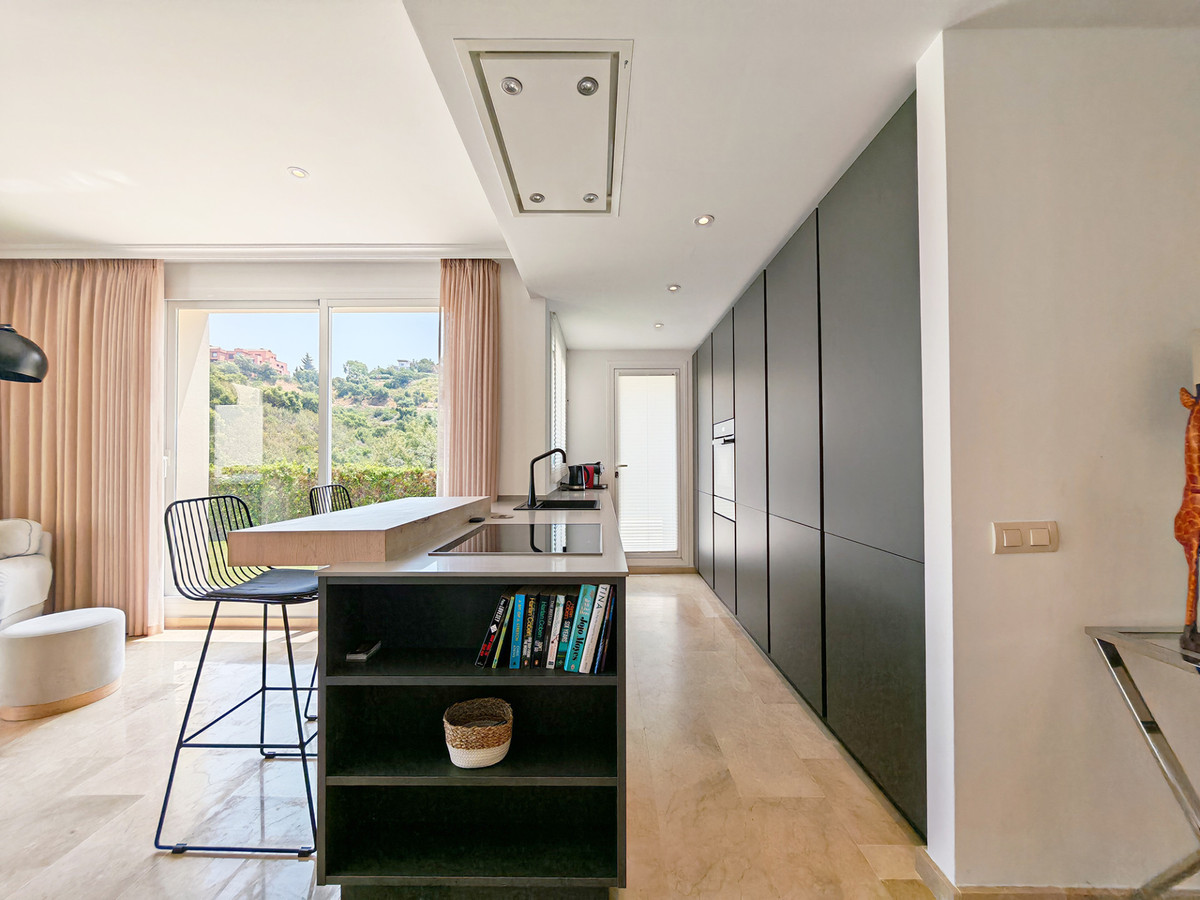 2 Bed Apartment for sale in La Mairena Costa Del Sol, Málaga, Spain