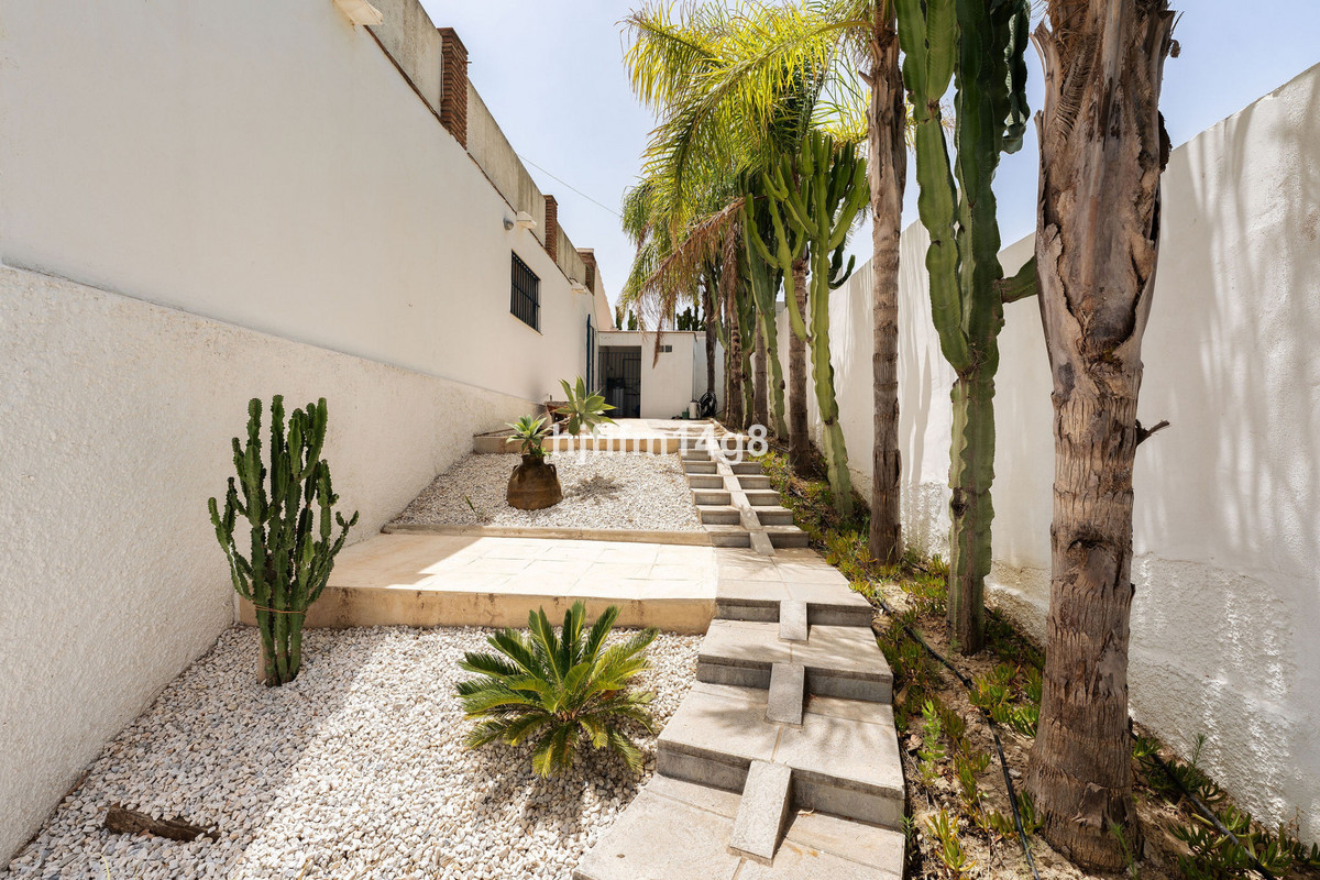 6 Bed Townhouse for sale in Estepona Costa Del Sol, Málaga, Spain