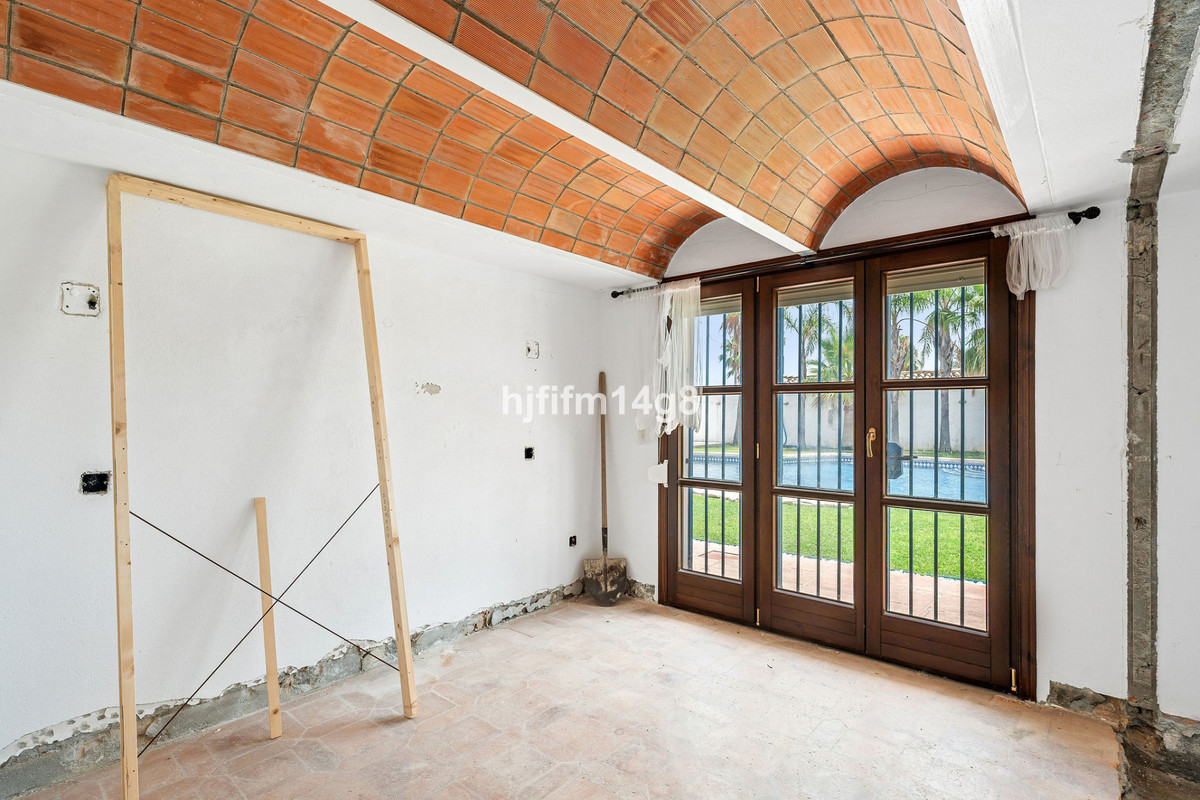 6 Bed Townhouse for sale in Estepona Costa Del Sol, Málaga, Spain